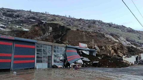 Bitlis'te Heyelan Olayı Yaşandı