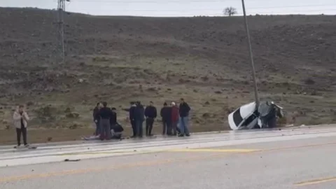 Kayseri'de Direğe Çarpan Araçta Yaralı Var
