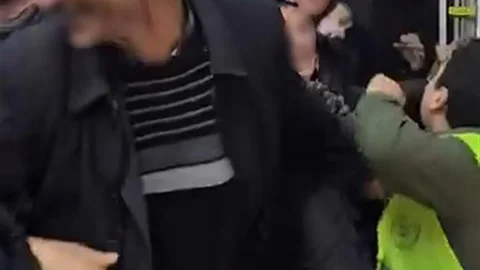 Bursa'da İndirimli Mağaza İzdiham Yaratıyor