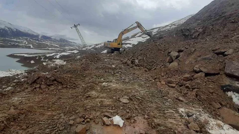 Solhan'da Heyelan Çalışmaları Sürüyor