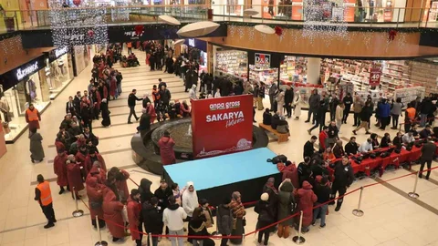 Sakarya'da İndirim İçin Çadır Kuruldu