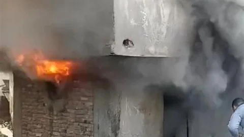 Bursa'da Metruk Bina Yangını