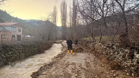 Feke'de kapanan yollar yeniden açılıyor