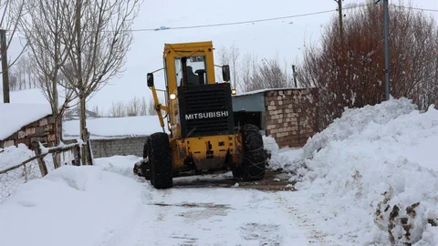 Van'da 76 Yerleşim Yeri Kapalı