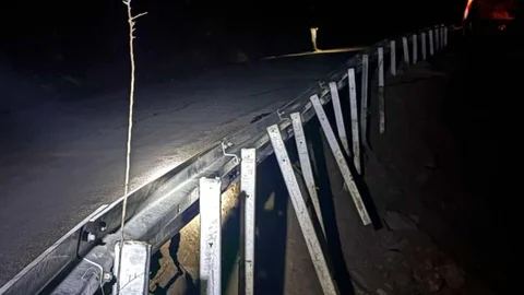 İncirliova'da Yol Çöktü Uyarı Yapıldı