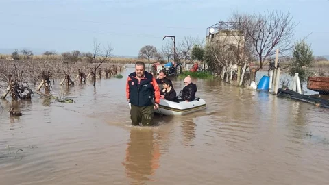 Manisa'da Su Baskını Kurtarma Operasyonu