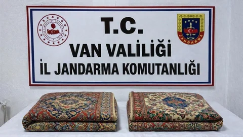 Van’da Gümrük Kaçağı Halı Ele Geçirildi