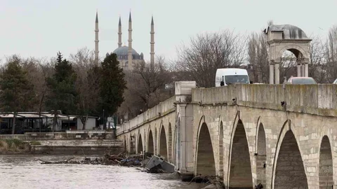 Edirne'deki Meriç Köprüsü Atıklarla Dolduruldu