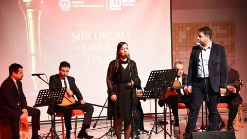 Balıkesir'de Şiir Okuma Yarışması