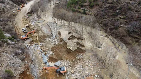 Kayseri-Adana Karayolunda Sel Çalışmaları Devam Ediyor