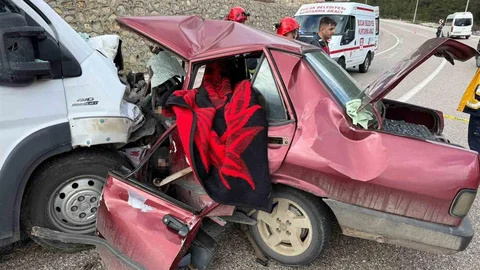 Burdur'da Kaza: 2 Ölü, 4 Yaralı