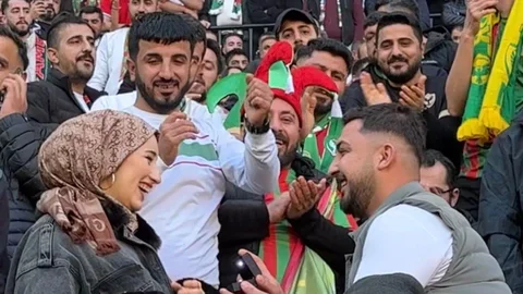 Diyarbakır'da Tribünde Duygusal Anlar
