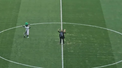 Bursa'da Gökhan Kırdar Etkileyici Performans Sergiledi