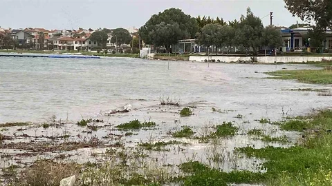 Kuvvetli Lodos Ayvalık'ta Etkili Oldu