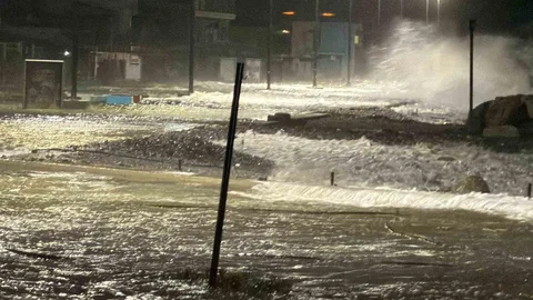 Edremit'te Fırtına Etkili Oldu
