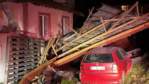 Düzce'de Şiddetli Rüzgarın Zararı