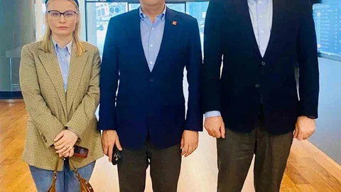 CHP Genel Başkanı Özgür Özel Ortaklar'da