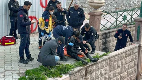 Eskişehir'de Porsuk Çayı'na Düşen Kişi Kurtarıldı