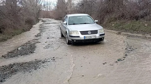 Tokat'ta Köy Yolları Su Altında Kaldı