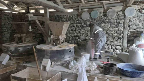 Tarihi Değirmen 300 Yıldır Ayakta Kalıyor