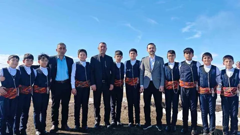 Aşkale'de Şampiyon Folklor Ekibi Tebrik Edildi