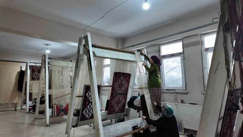 Şırnak'ta Kadınların Halı Üretimi