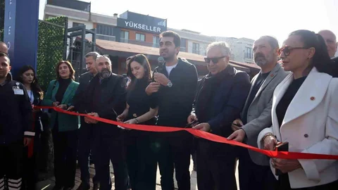 Tuzla'da Mercan Sanat Merkezi Açıldı
