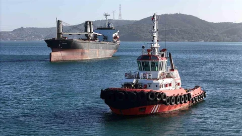 Sarıyer'de Savrulan Gemi Kurtarıldı