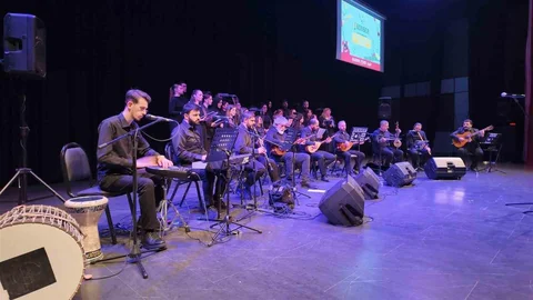 Çayırova'da Türk Halk Müziği Konseri