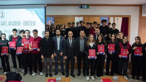 Mersin'de Lise Öğrencilerine Sertifika Eğitimi