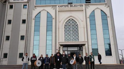 Kartepe'de Ramazan Davulcularına Kart Verildi