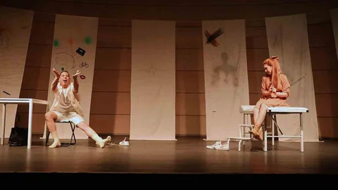 Menteşe Tiyatrosu Acıpayam'da Performans Sergiledi