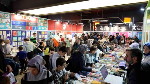 Sakarya Çocuk Edebiyatı Fuarı Yoğun İlgi Gördü