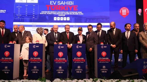 Eskişehir'de TOKİ Kur'a Çekimi Başladı