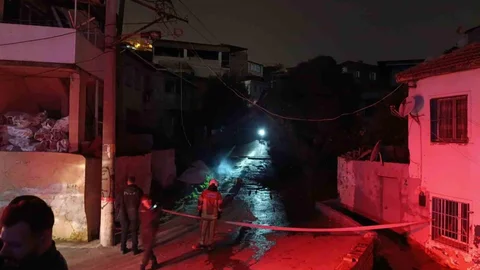 İzmir'de Fırtına Sonrası Ağaç Yangını