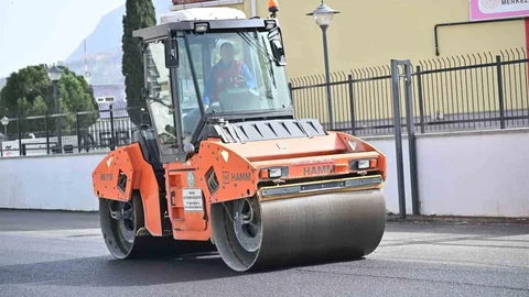 Manisa'da Hastane Otoparkına Asfalt Döşendi
