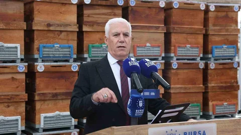 Bursa'da Arıcılara Kovan Desteği Verildi