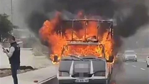 Denizli'de Ticari Araç Yangını