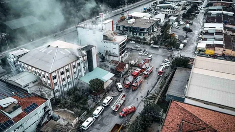 İzmir Bornova'da Fabrika Yangını Kontrol Altına Alındı