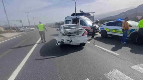 Manisa'da Trafik Kazası: 5 Yaralı