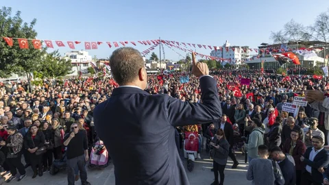 Vahap Seçer'den Kadirli'de İktidar Mesajı: "Türkiye'yi de Aynı Şekilde Yöneteceğiz, Şahlandıracağız"