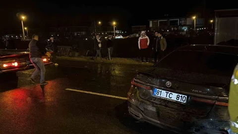 Düzce'de Otomobil ve Halk Otobüsü Çarpıştı