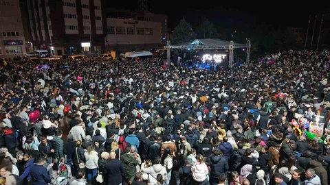 Kırıkkale'de Hüseyin Kağıt Konseri Coşkuyla Gerçekleşti