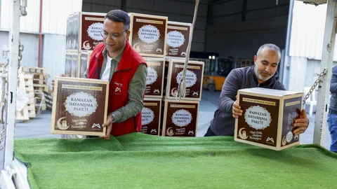 Mersin'de Ramazan Bereketi: Büyükşehir 120 Bin Dayanışma Paketi Dağıtıyor