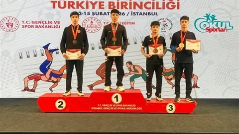 Kayserili Güreşçiler İstanbul'da Başarı Elde Etti
