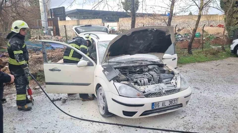 Muğla'da Park Halindeki Araçta Yangın Çıktı