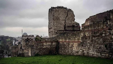 İstanbul'un Kara Surları Tehlike Altında