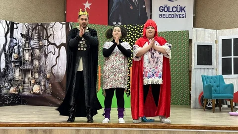 Gölcük'te Çocuklar Tiyatro Keyfi Yaşadı