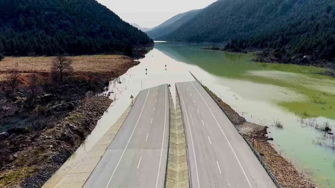 Antalya-Konya Yolunda Su Birikintileri Devam Ediyor