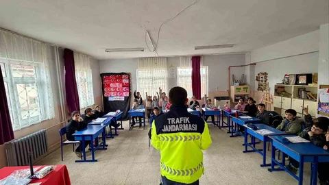 Bilecik'te Öğrencilere Trafik Eğitimi Verildi